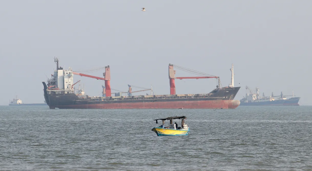 us iran news : Iranian Army spokesperson says Strait of Hormuz will reopen ‘if America leaves the region’